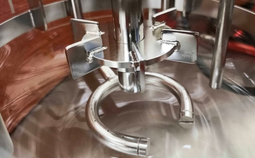 Volume of Fluid Simulation of a Liquid Pool with Circulation in Ansys Fluent Software