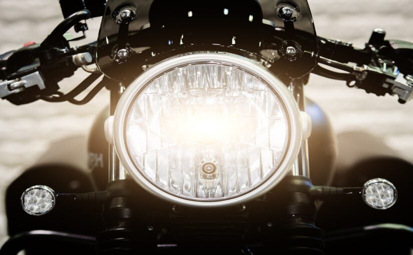 Simulation of Conjugate Heat Transfer with Radiation in a Headlight (Workshop)
